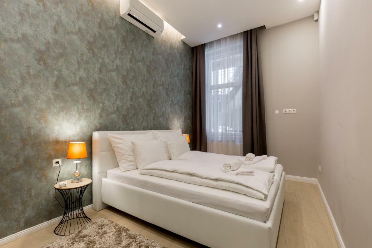 Grand Designer Dream Home In The Center W 3Br/3Bath Будапеща Екстериор снимка