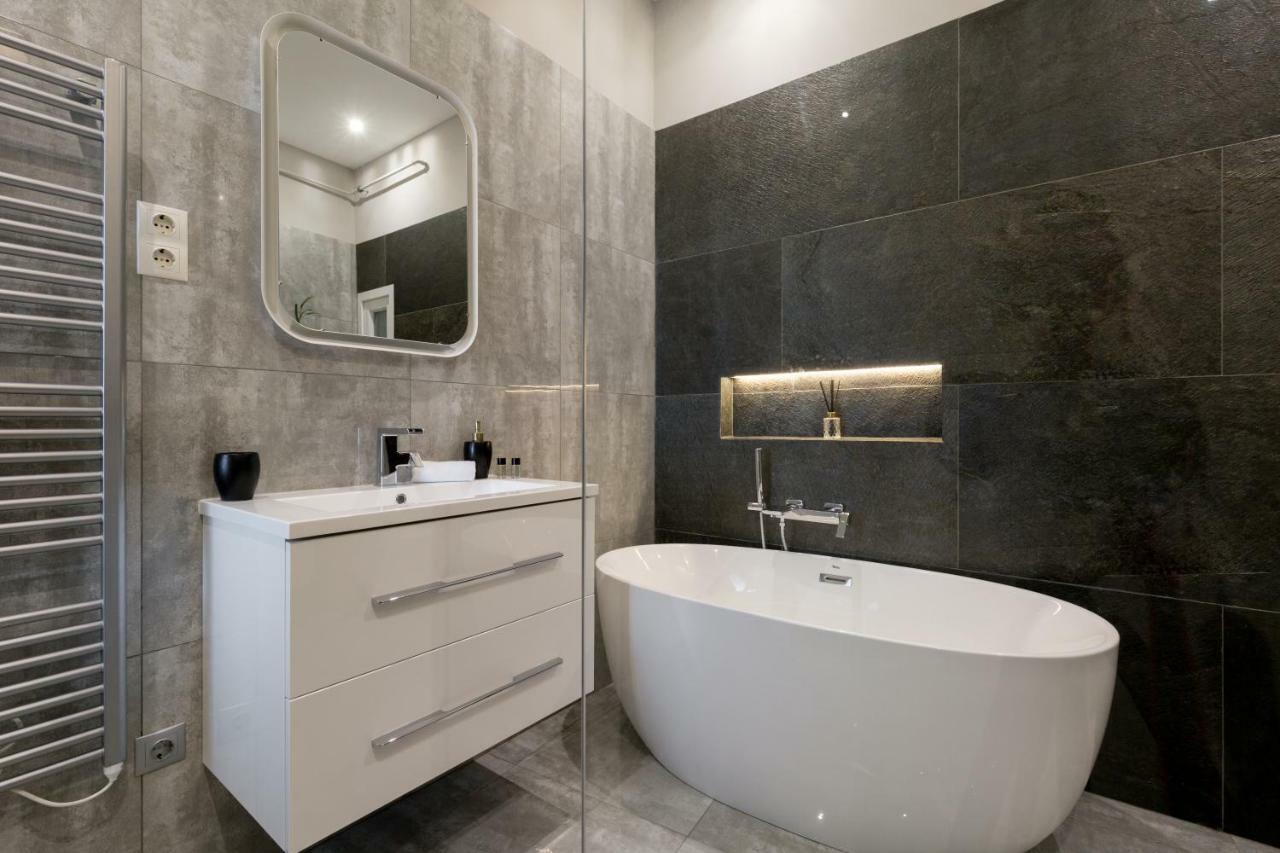Grand Designer Dream Home In The Center W 3Br/3Bath Будапеща Екстериор снимка